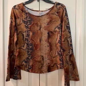 BONKERS CLOTHING CO. Size M Long sleeves